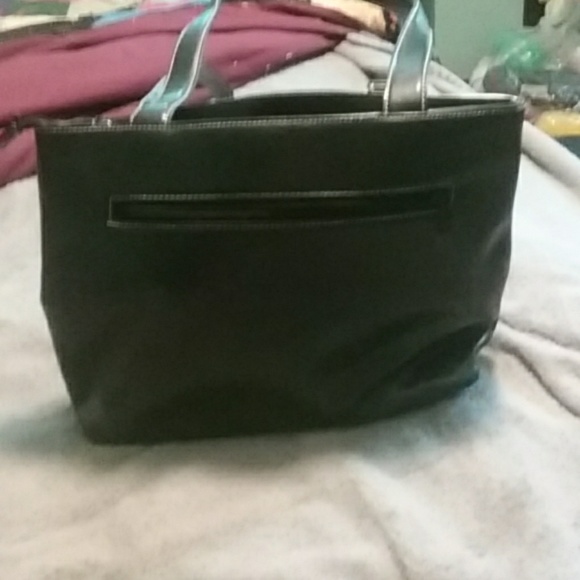 Split pocket purse with several zip up pockets - Picture 2 of 3